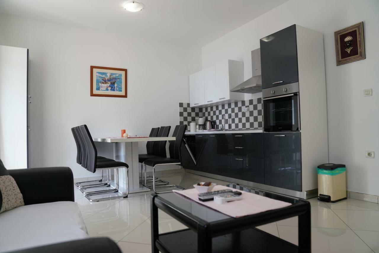 Sesar Apartments Krk - No. 2 Vinko 크르크 외부 사진